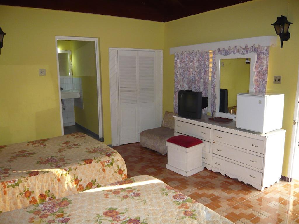 Eddies Tigress 2 Negril Room photo